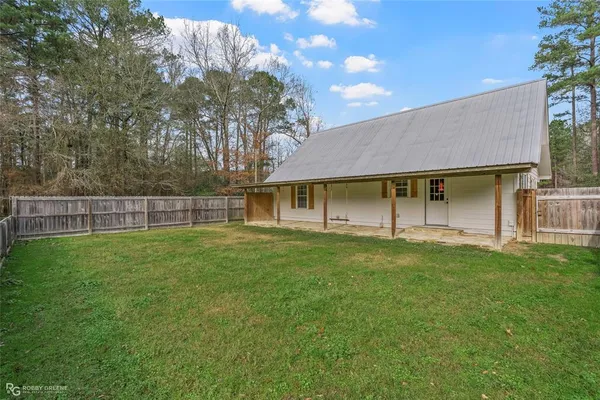 a view of a house with a backyard