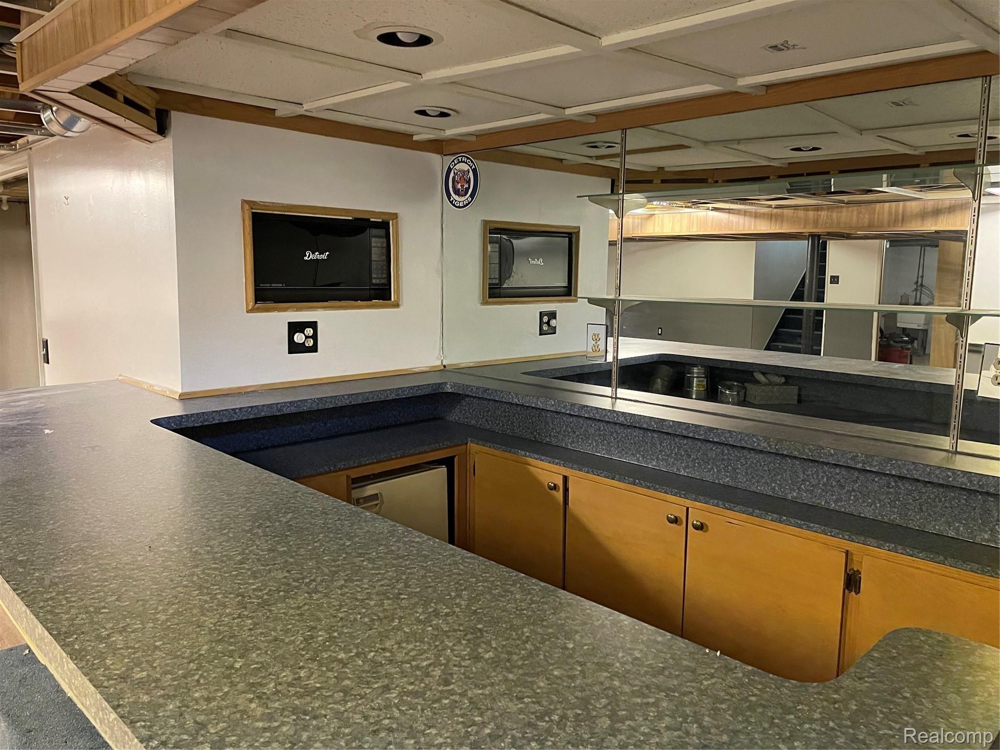 14019 Martin Road Warren, MI 48088 - Photo 22 of 30 Basement Bar