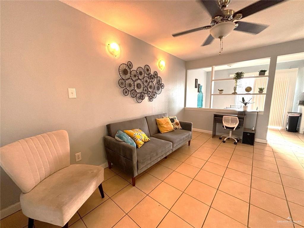 2428 Upas Avenue, Unit 3 McAllen, TX 78501 - Photo 3 of 14 a living room with furniture and a table