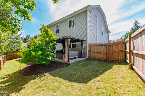 a view of a back yard of the house