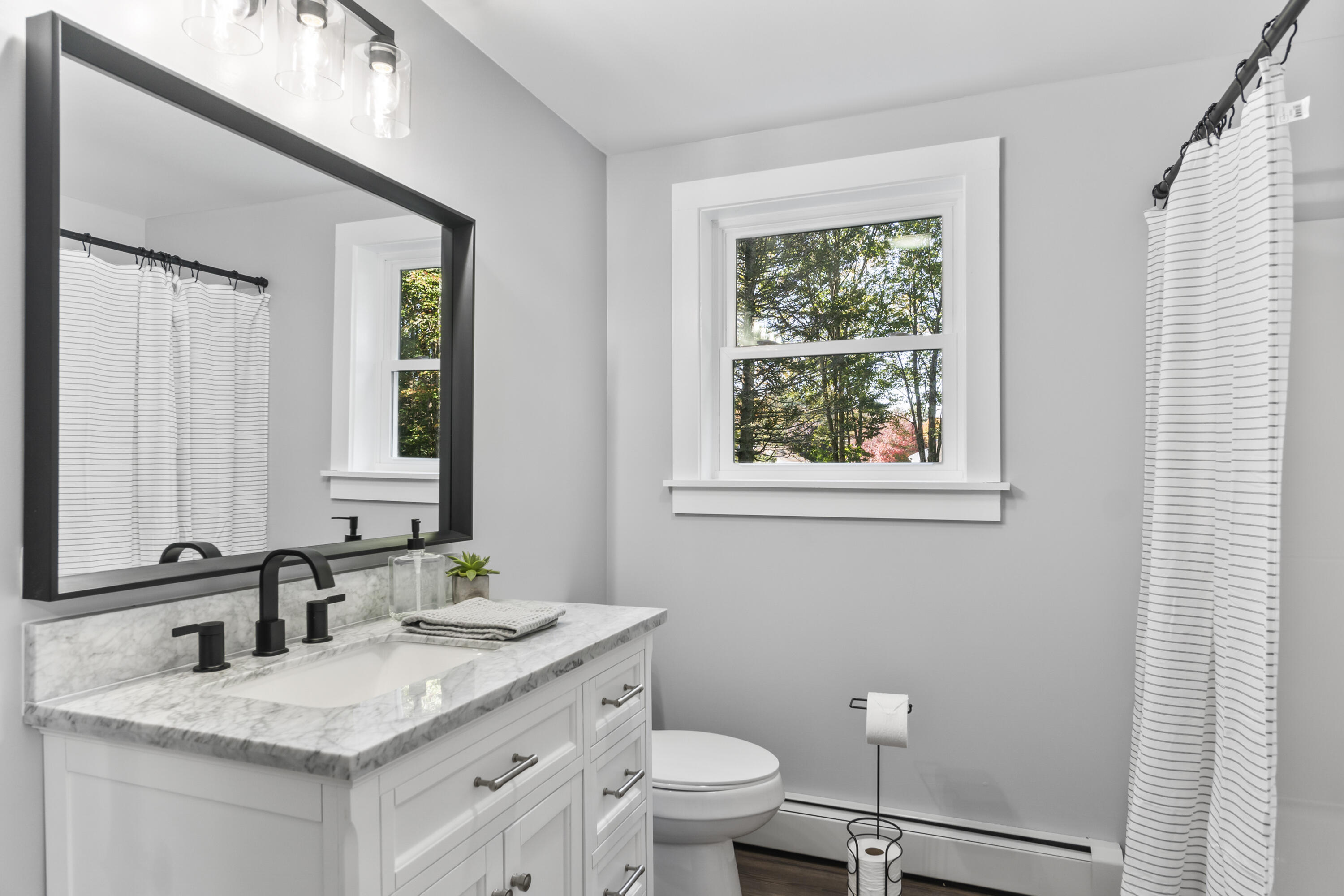 27 Ivanhoe Drive Topsham, ME 04086 - Photo 19 of 39 Bathroom