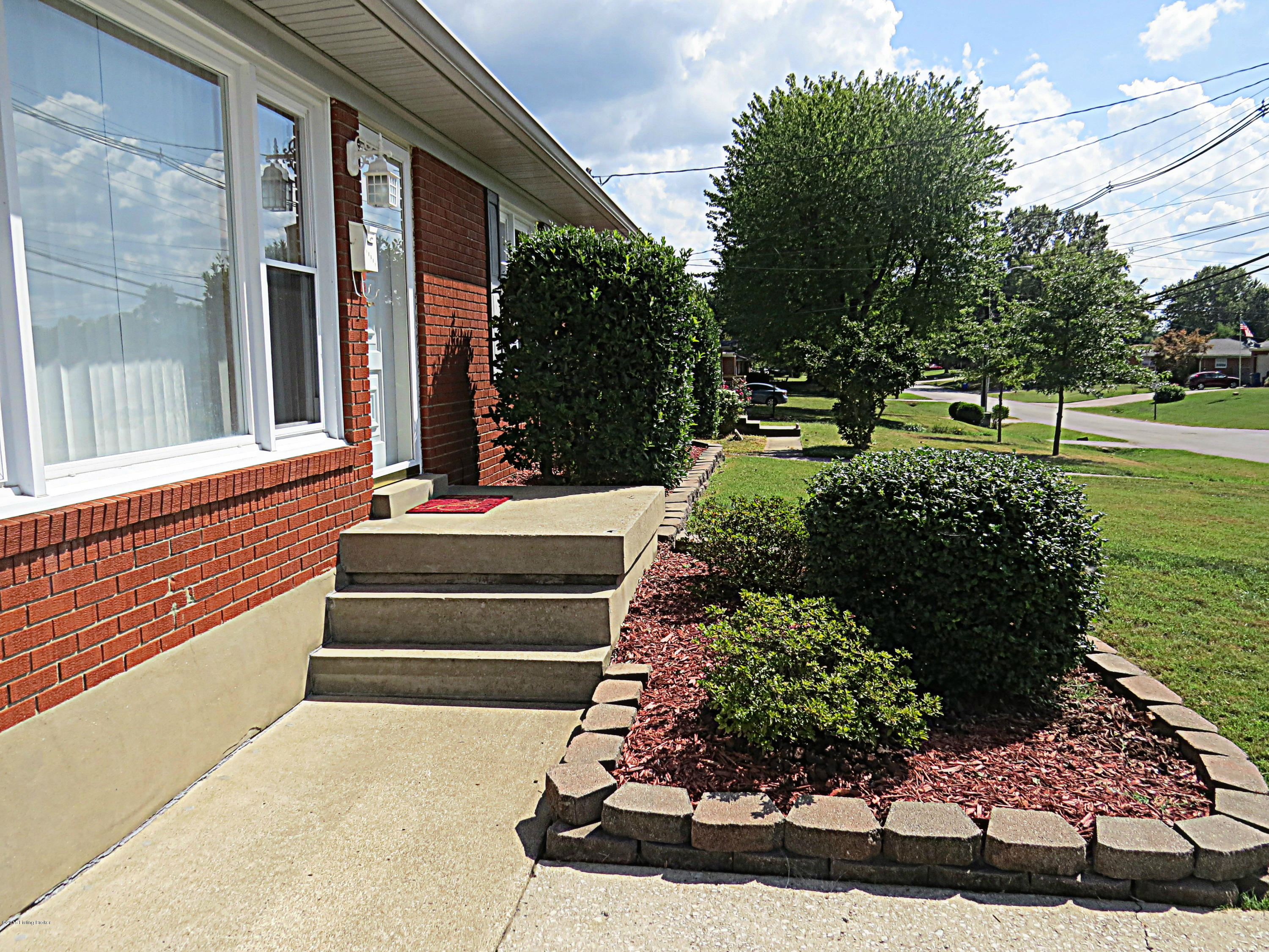 10509 Torrington Road Louisville, KY 40272 - Photo 3 of 25 Torrington3