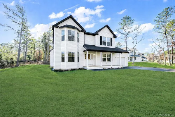 $799,000 | 6 Baldwin Court, Medford, NY 11763