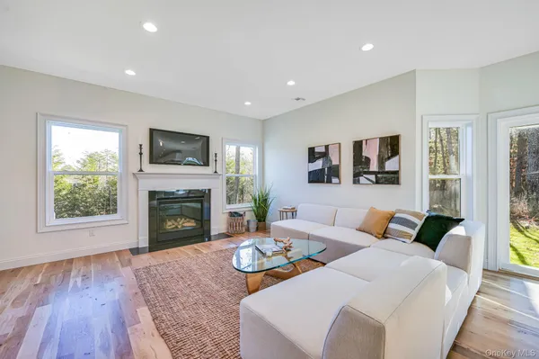 $799,000 | 6 Baldwin Court, Medford, NY 11763