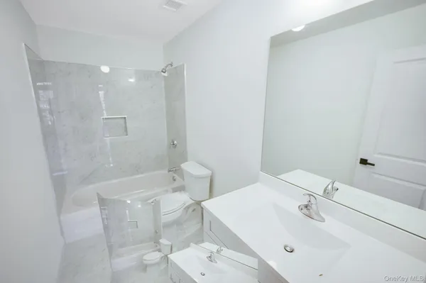 $799,000 | 6 Baldwin Court, Medford, NY 11763