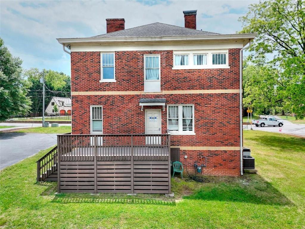 338 North Broad Street Monroe, GA 30655 - Photo 7 of 67 a front view of a house with a garden