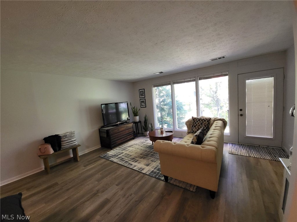 985 Canyon View Road, Unit 204 Northfield, OH 44067 - Photo 4 of 21
