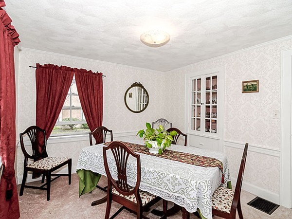 55 Ellery Road Waltham, MA 02453 - Photo 11 of 30 Gallery Image 11