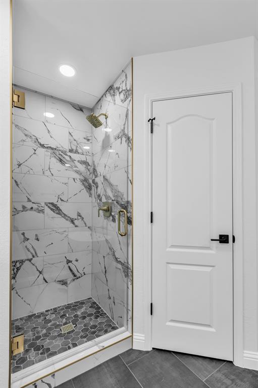 906 Thistle Circle Allen, TX 75002 - Photo 24 of 40 a bathroom with a glass shower door