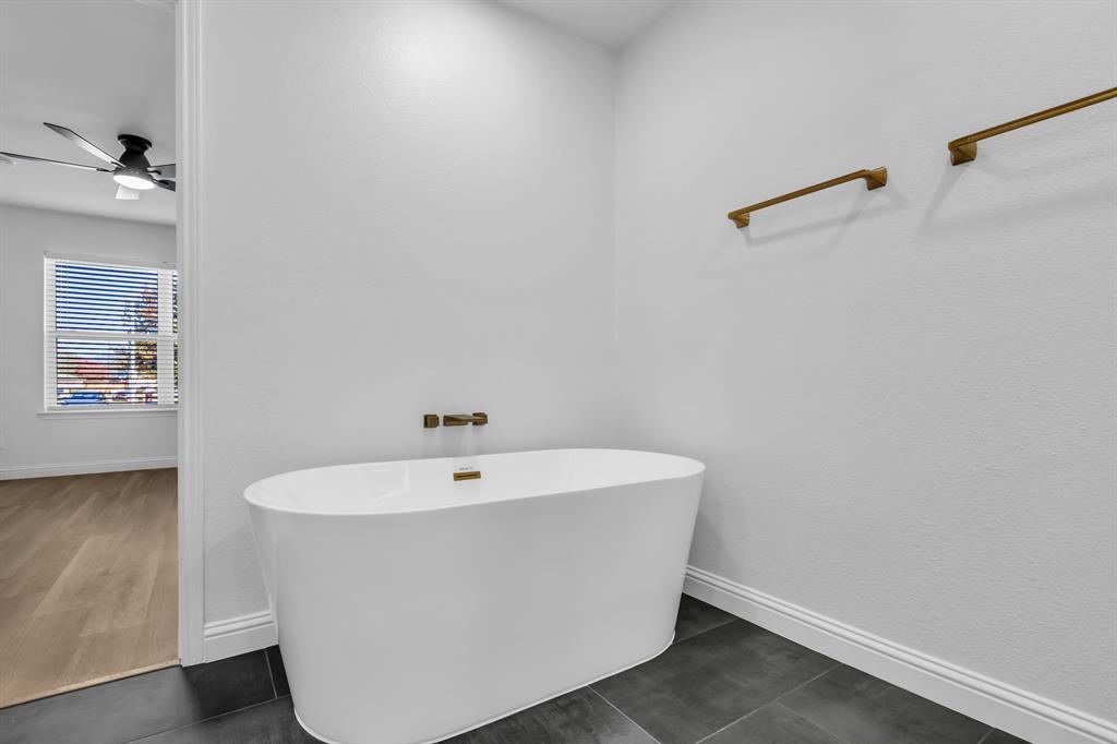 906 Thistle Circle Allen, TX 75002 - Photo 25 of 40 a white bath tub sitting in a bathroom