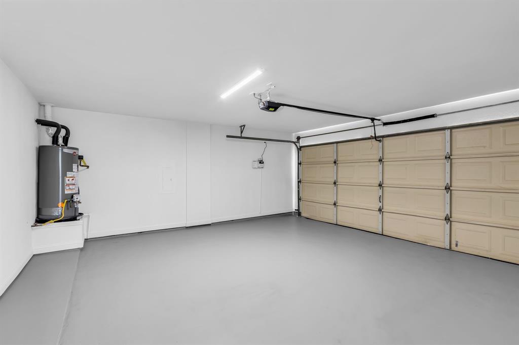 906 Thistle Circle Allen, TX 75002 - Photo 37 of 40 an empty room with entrance and cabinet