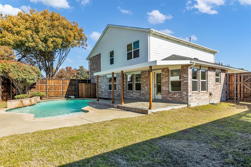 906 Thistle Circle Allen, TX 75002 - Photo 39 of 40 a view of a house with a yard and tree