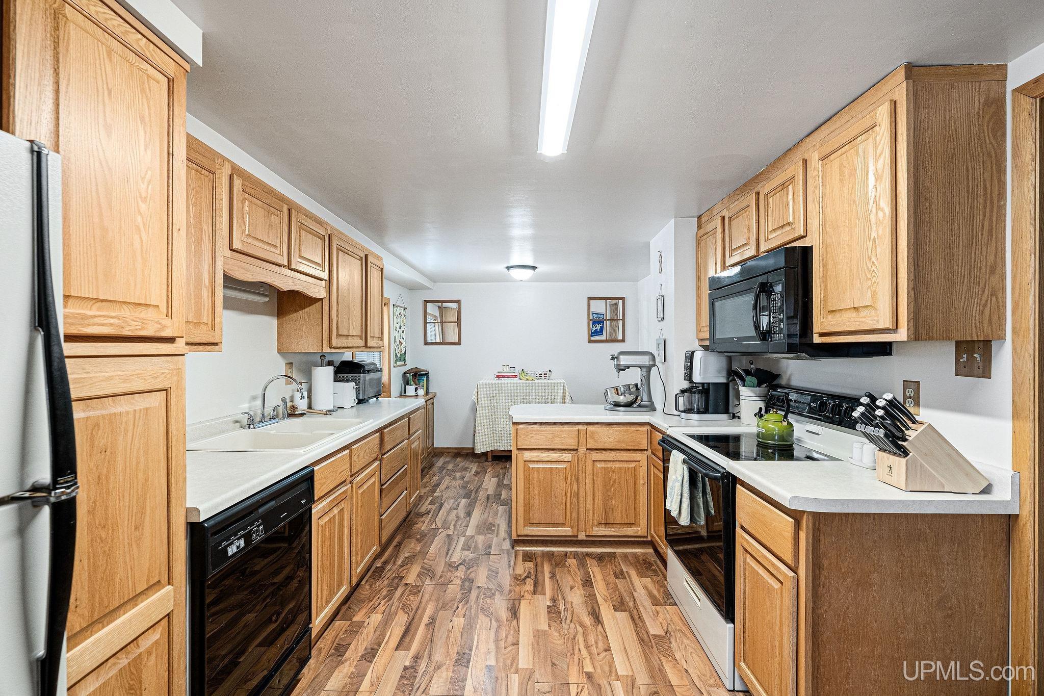 312 West Ridge Street Ishpeming, MI 49849 - Photo 4 of 39