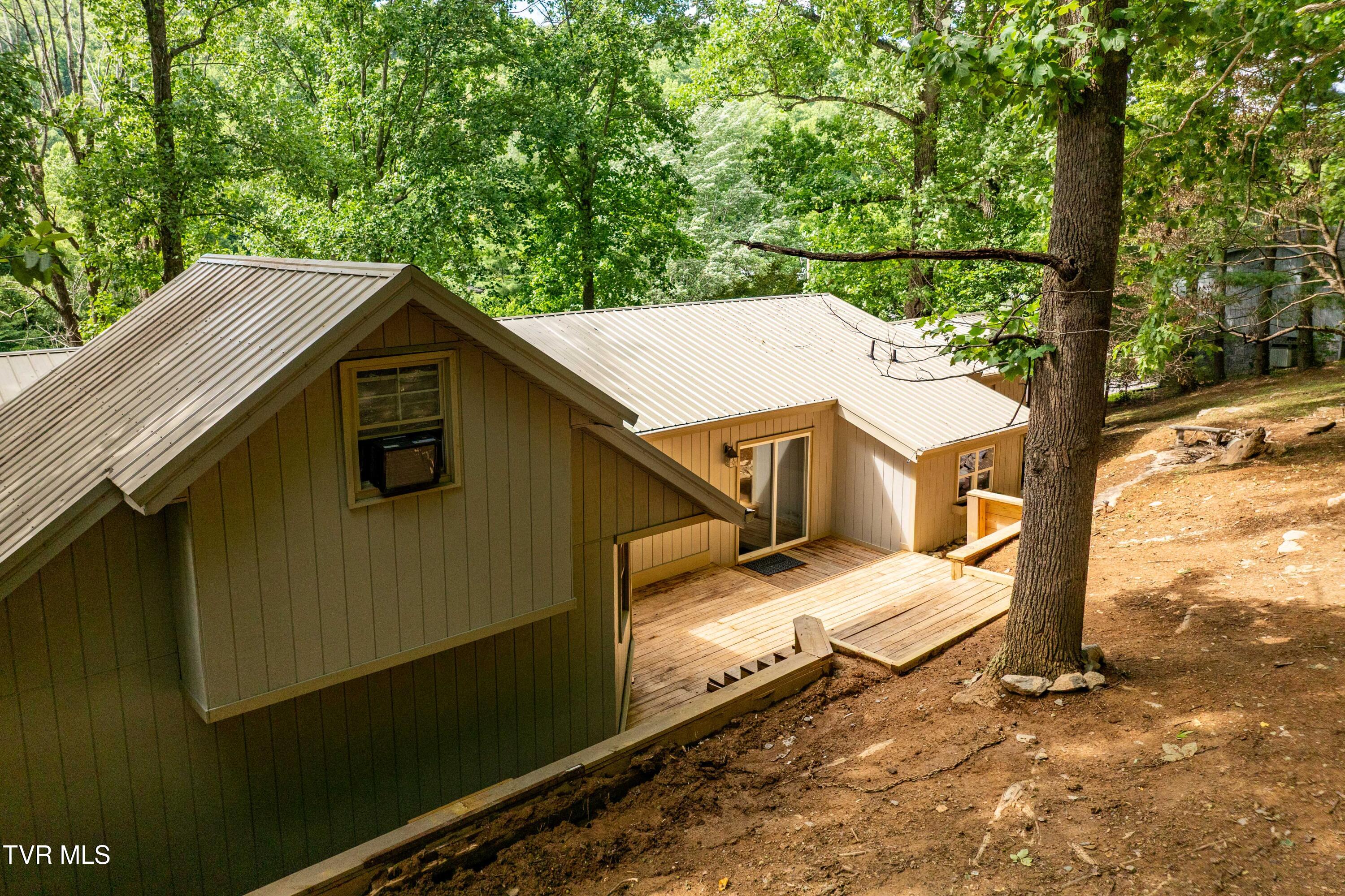 1113 Berry Road Elizabethton, TN 37643 - Photo 56 of 88 1113 Berry Rd (24 of 89)