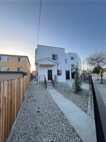a view of a livingroom with furniture