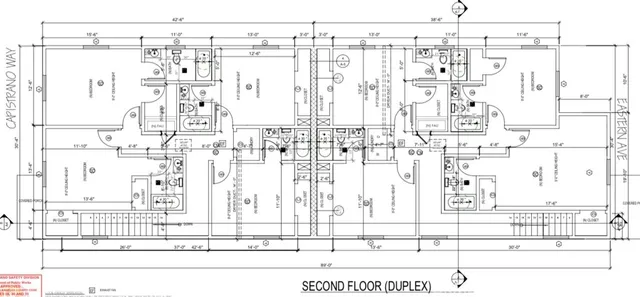 a black and white photo of a black and white photo