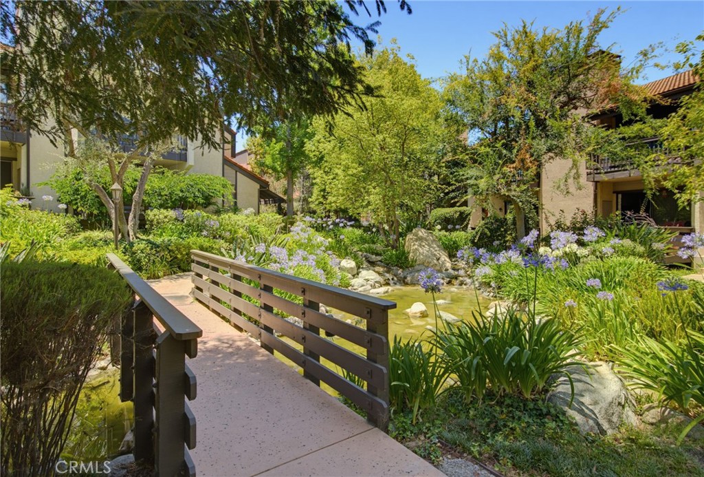 21901 Burbank Boulevard Woodland Hills, CA 91367 - Photo 26 of 30