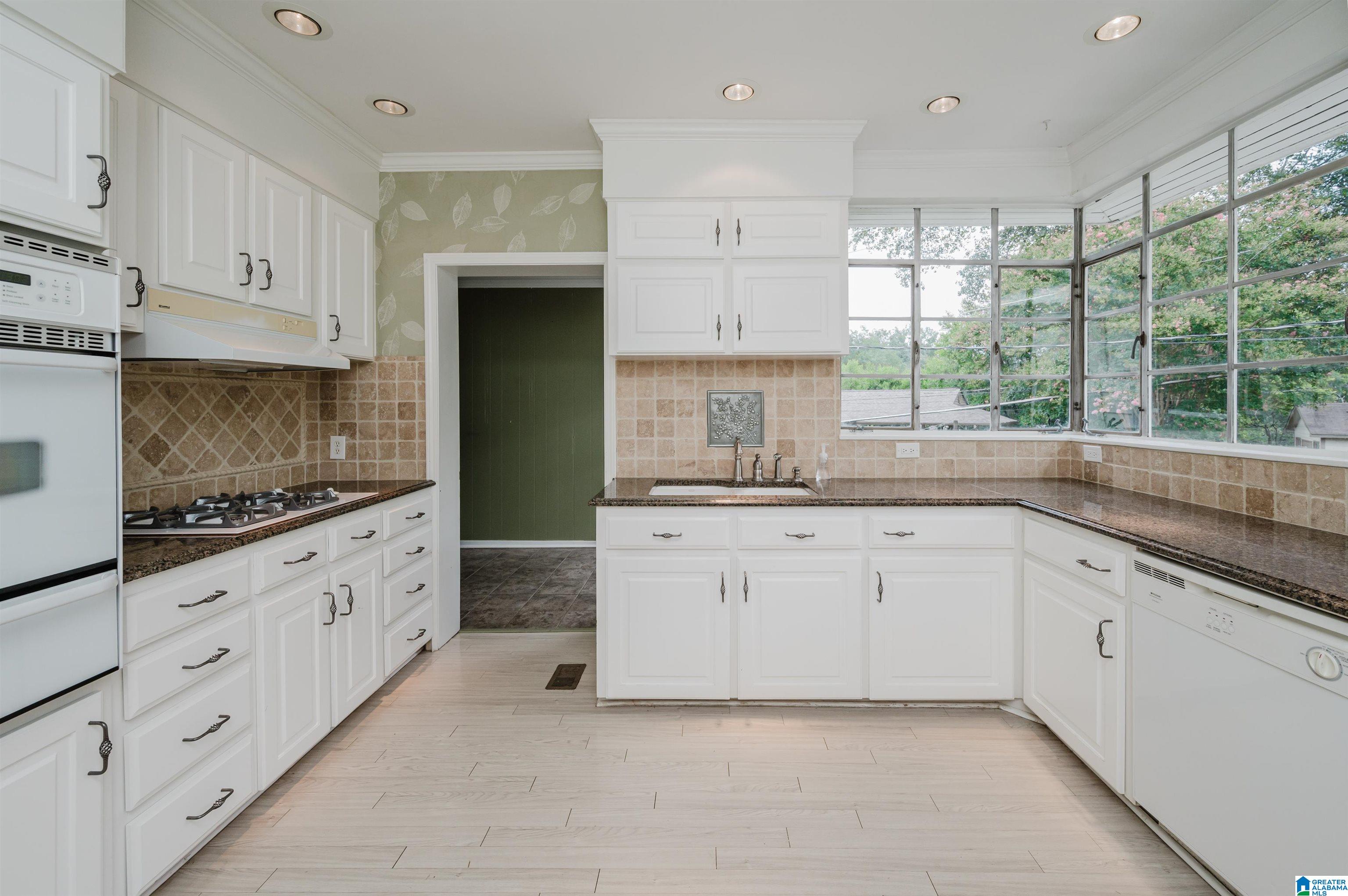 1615 Ridge Road Birmingham, AL 35209 - Photo 10 of 26