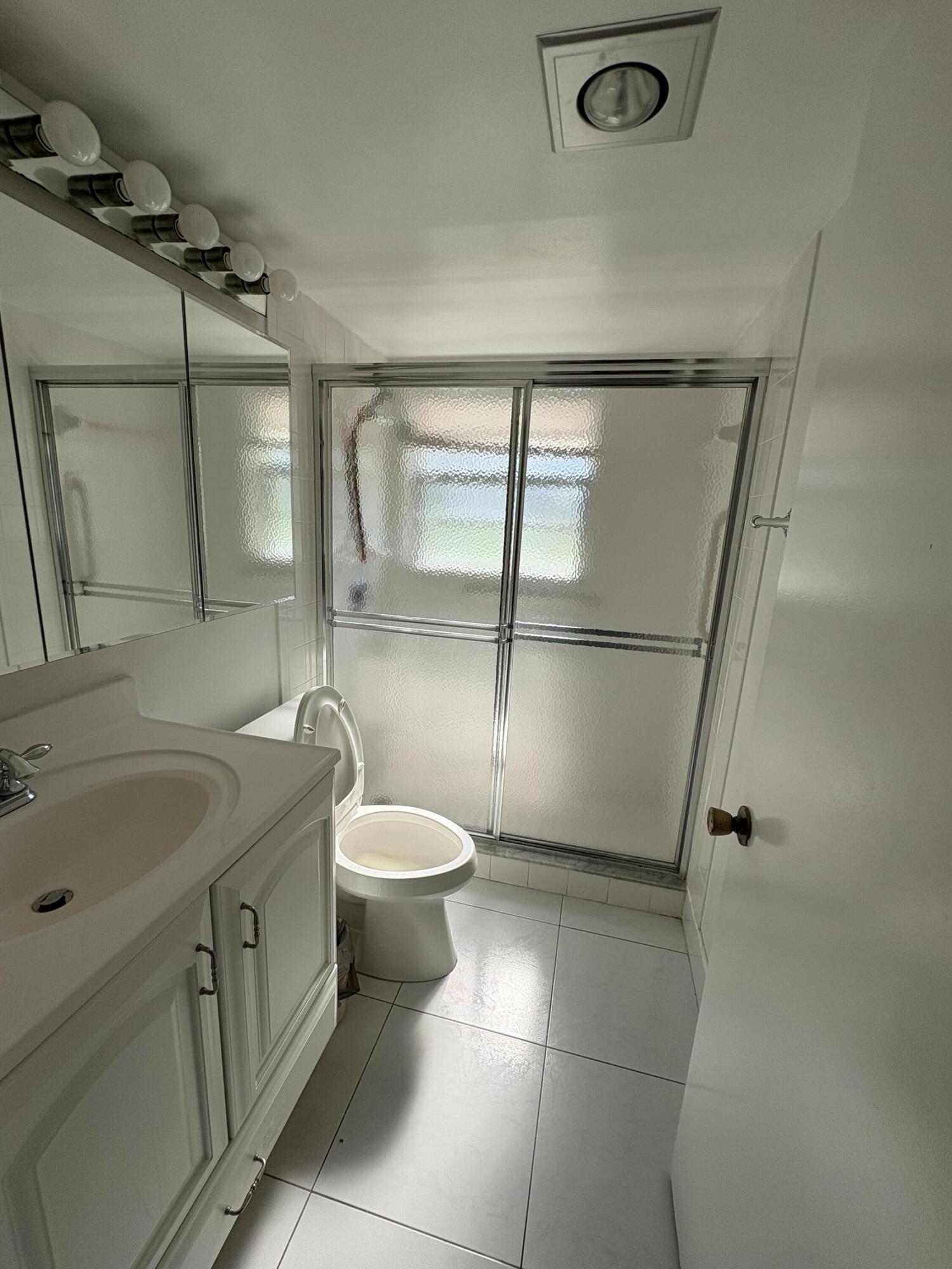 431 Mansfield F, Unit K Boca Raton, FL 33434 - Photo 9 of 10 Bath