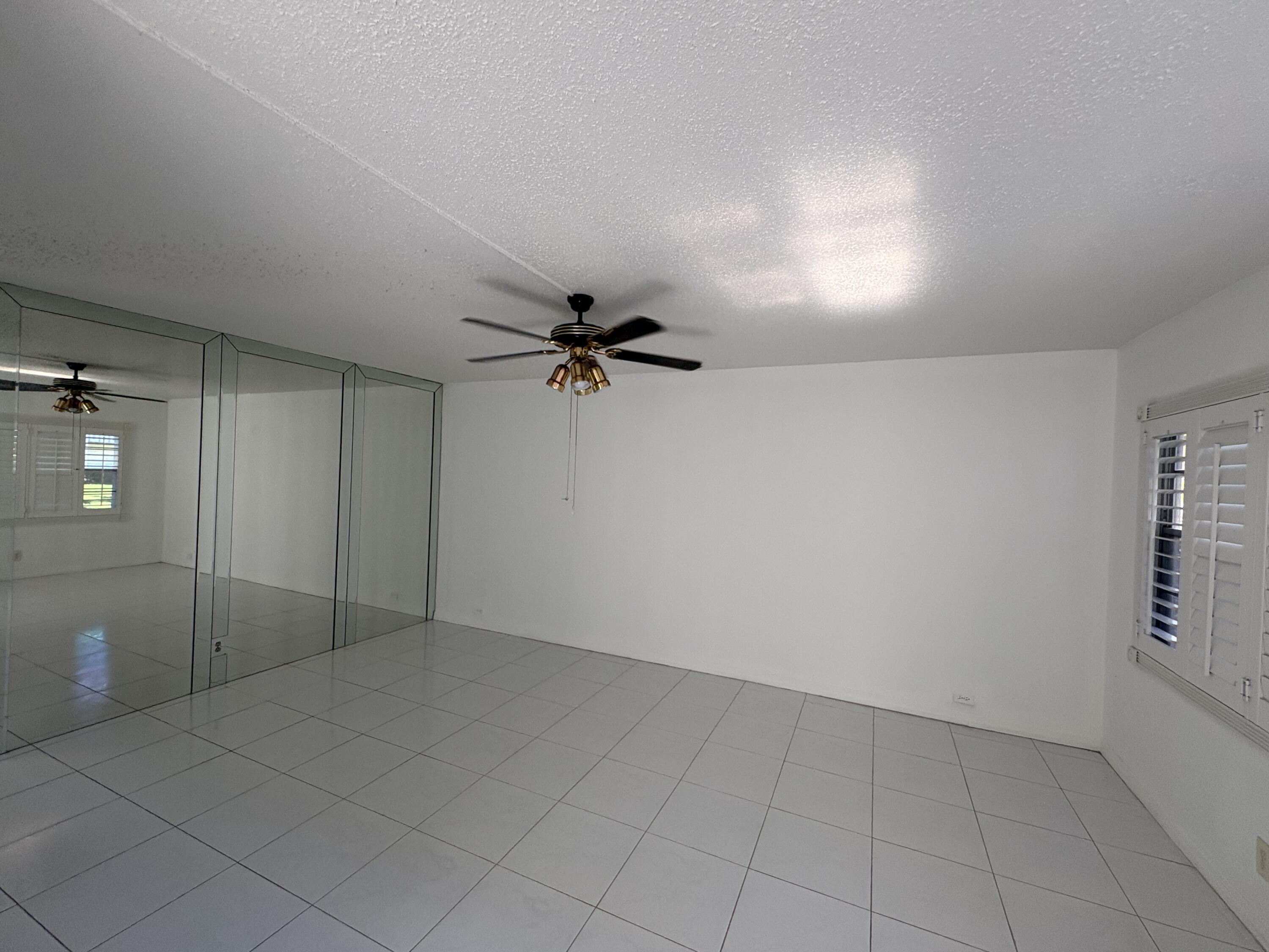 431 Mansfield F, Unit K Boca Raton, FL 33434 - Photo 10 of 10 Living Room