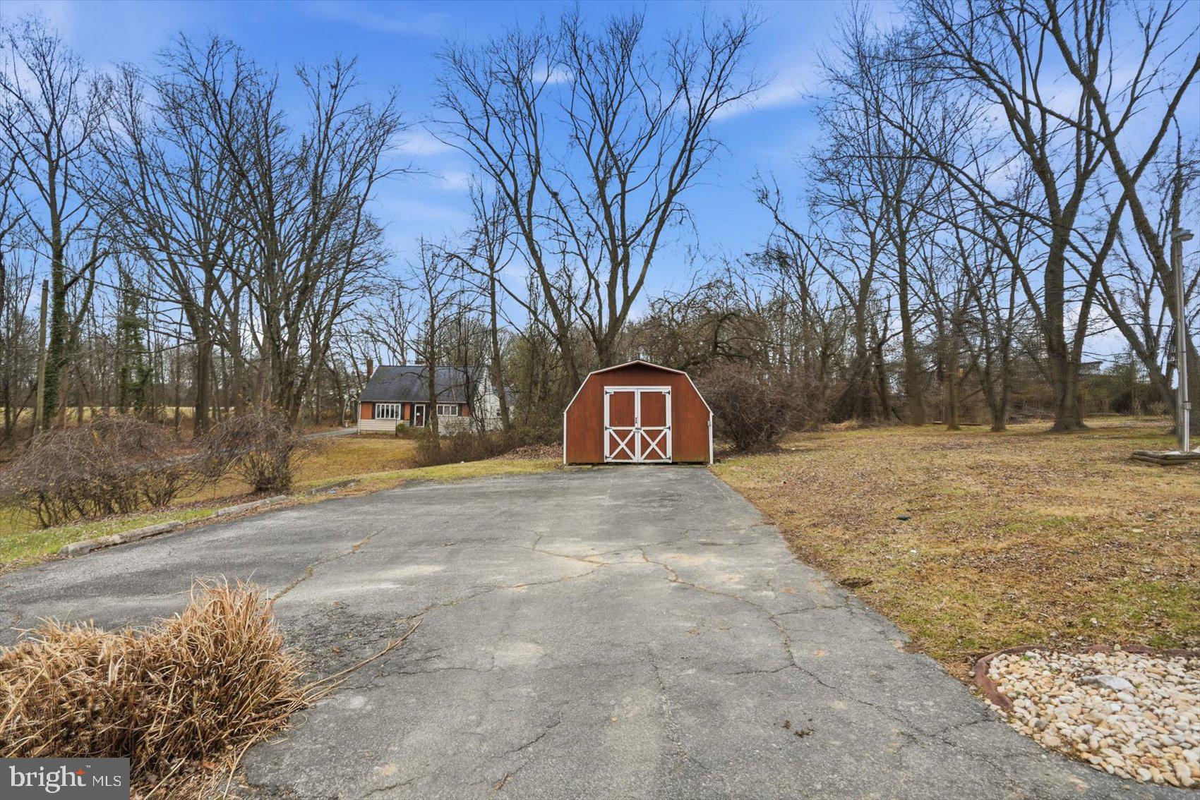 4835 Ridge Road Baltimore, MD 21237 - Photo 39 of 43 Long Driveway