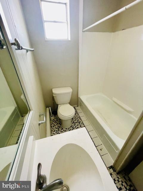1117 McKean Street, Unit C Philadelphia, PA 19148 - Photo 3 of 12 a bath tub sitting next to a toilet