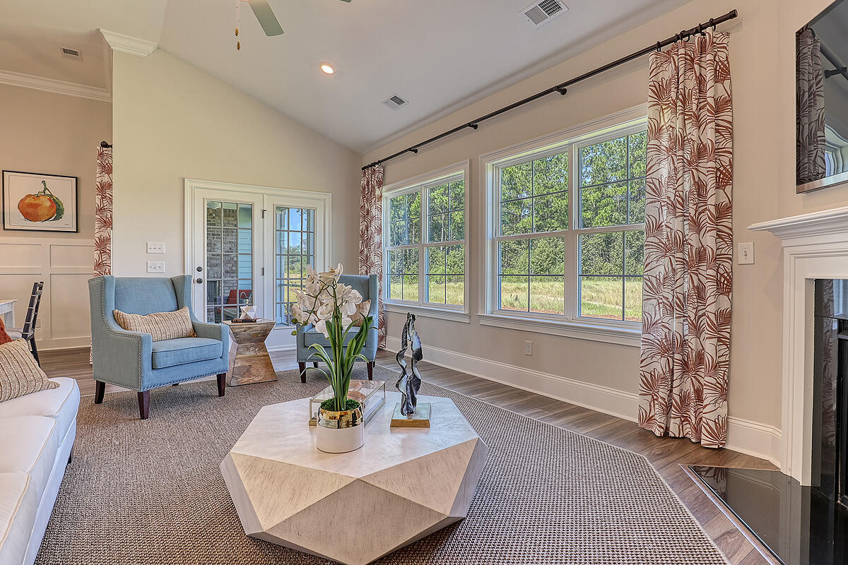 130 Grange Circle Summerville, SC 29486 - Photo 6 of 17 Great Room