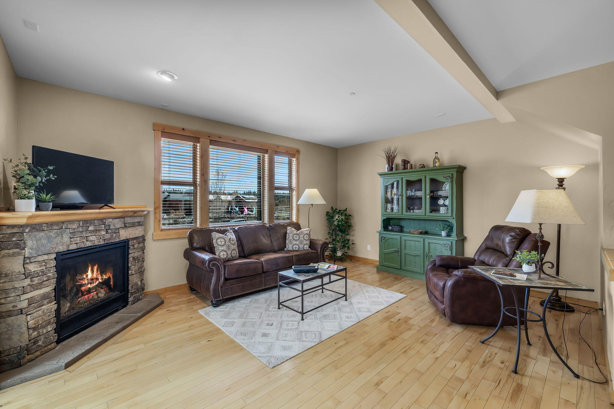601 Southwest Otter Way Bend, OR 97702 - Photo 8 of 58