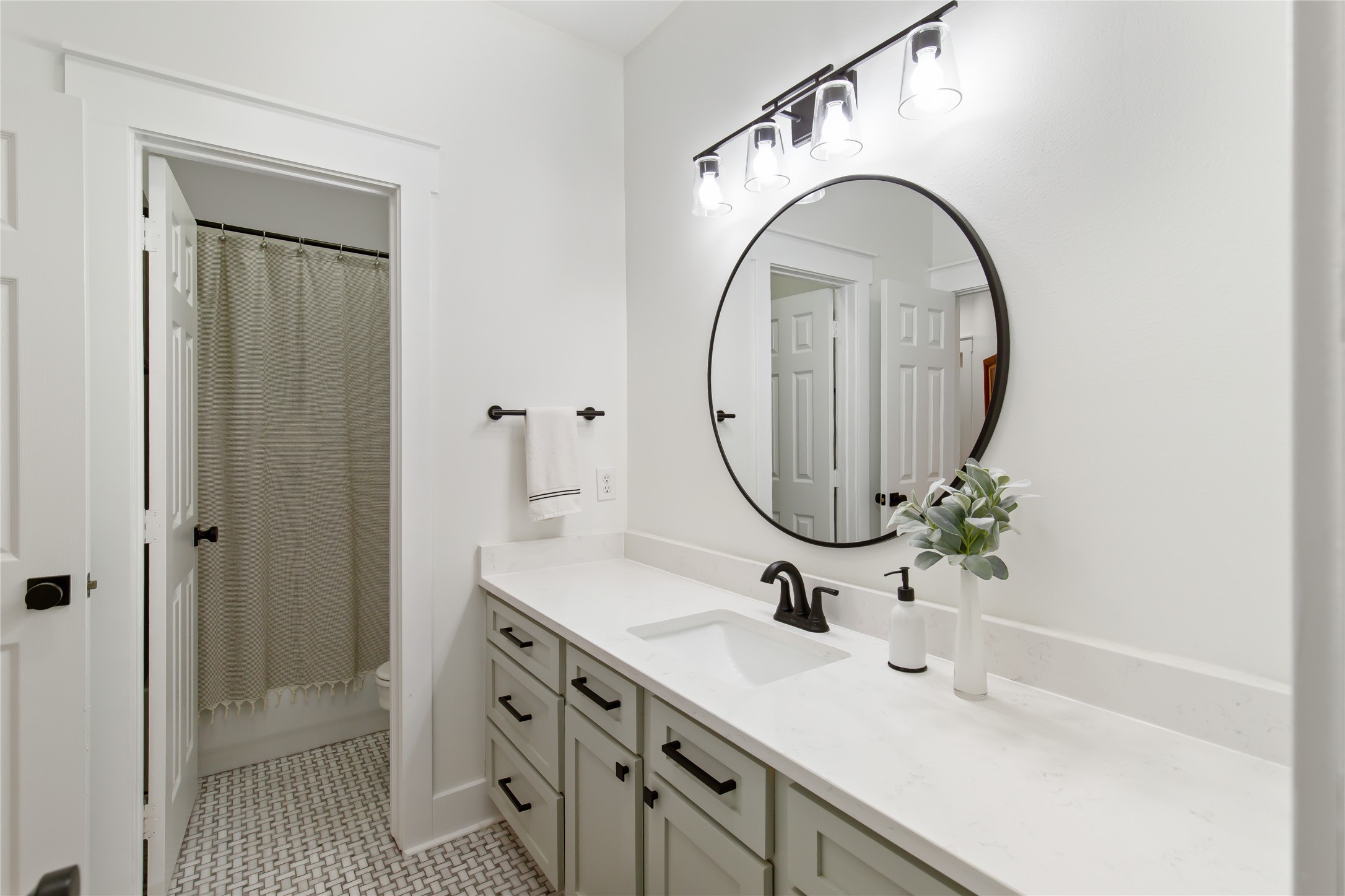 37363 Masters Circle Magnolia, TX 77355 - Photo 27 of 41 Secondary Bathroom