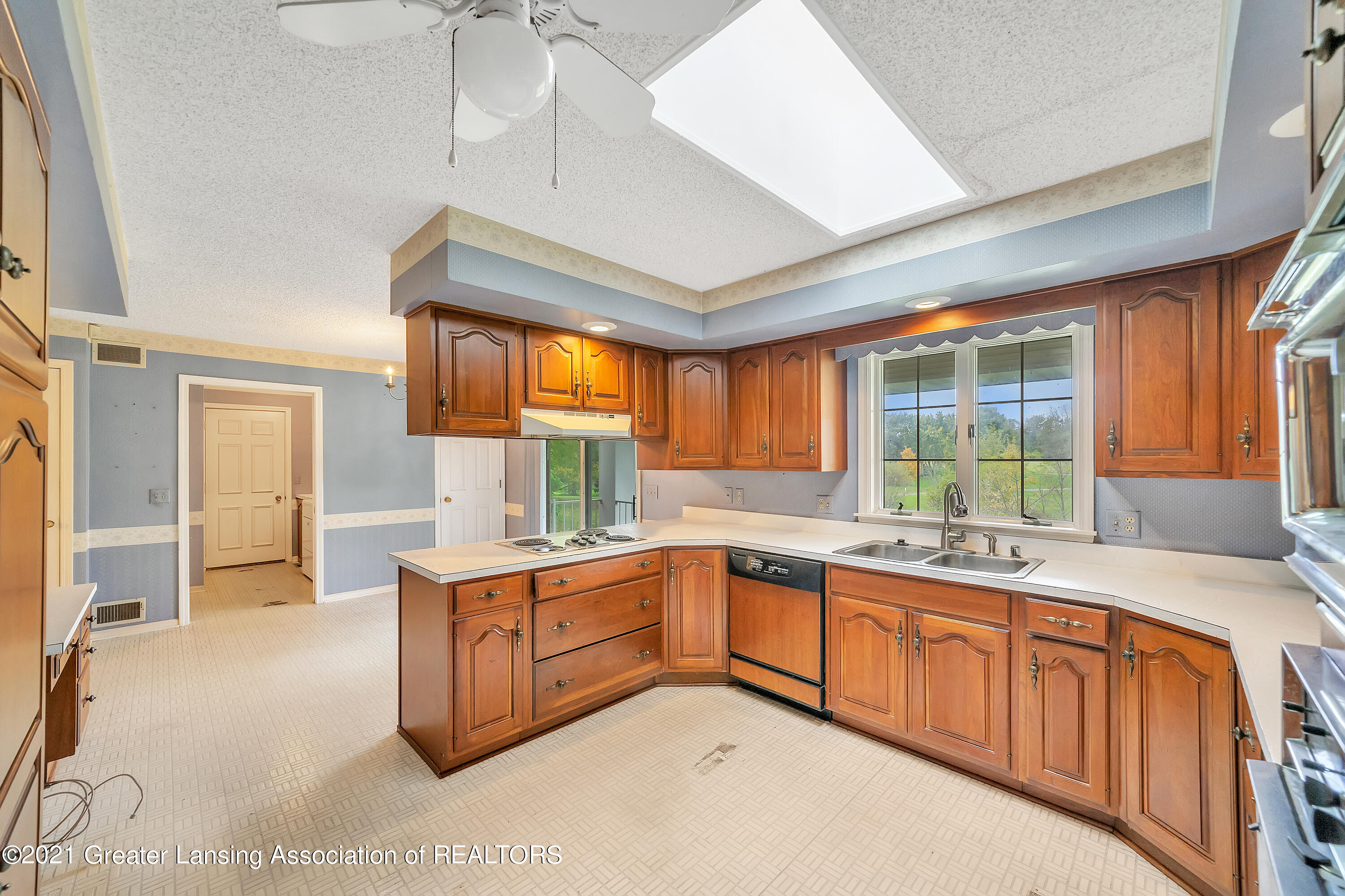 145 Three Oaks Road Okemos, MI 48864 - Photo 17 of 58 Kitchen