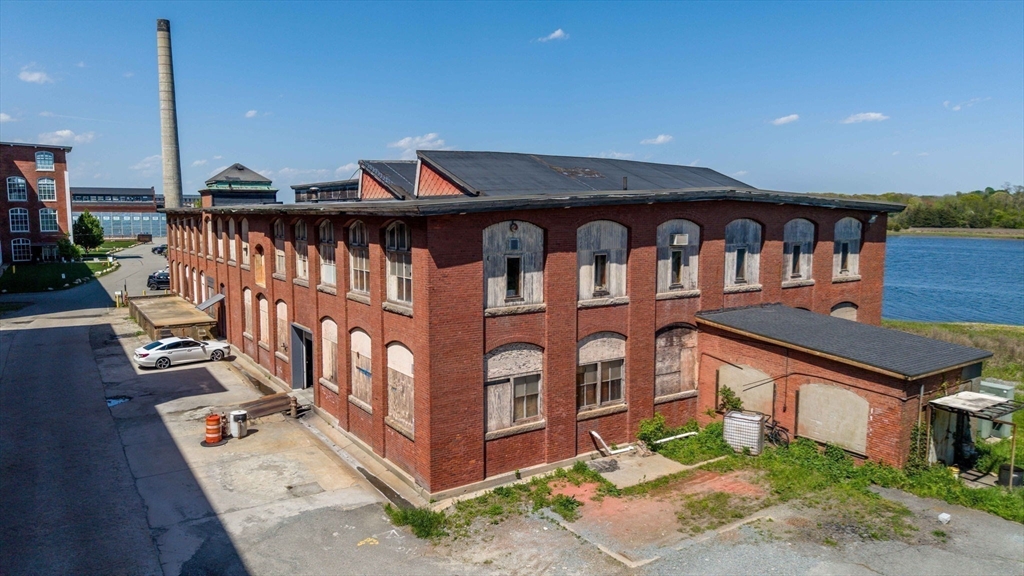 194 R Riverside Avenue New Bedford, MA 02746 - Photo 6 of 29