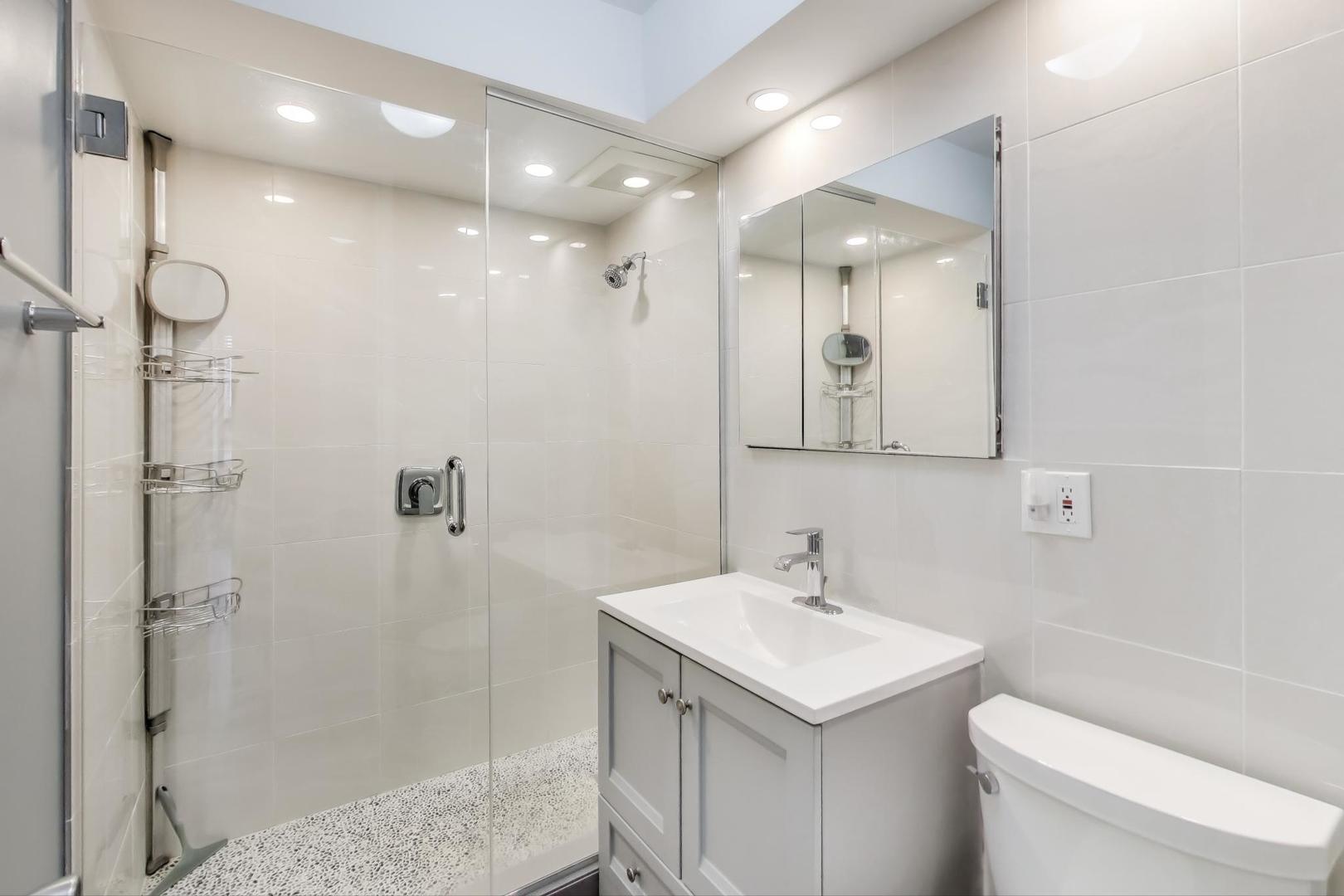 655 West Irving Park Road, Unit 814 Chicago, IL 60613 - Photo 16 of 34