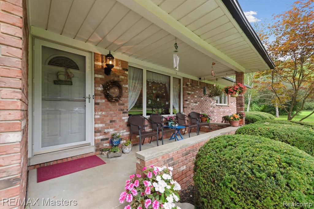 21610 Otter Road Belleville, MI 48111 - Photo 2 of 35