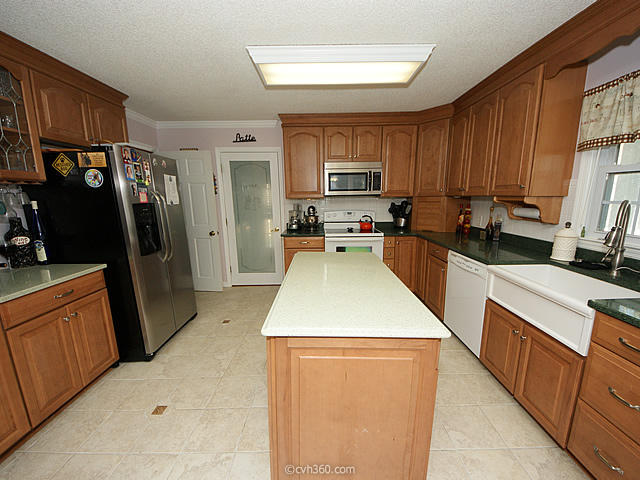 449 Carter Road Ridgeville, SC 29472 - Photo 5 of 31 Kitchen with Island