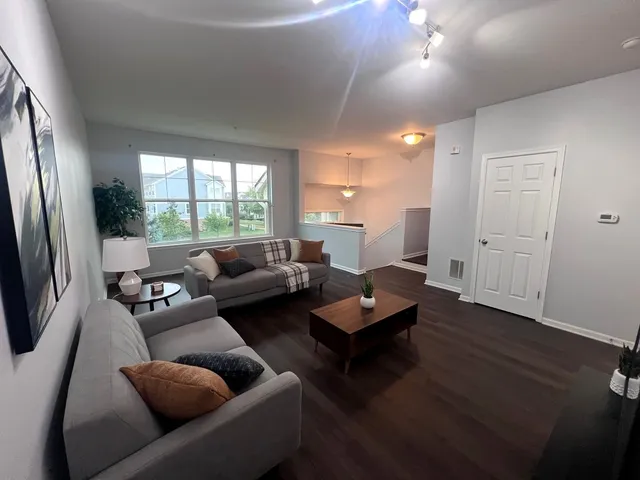 $375,000 | 56 Veneto Court, Streamwood, IL 60107