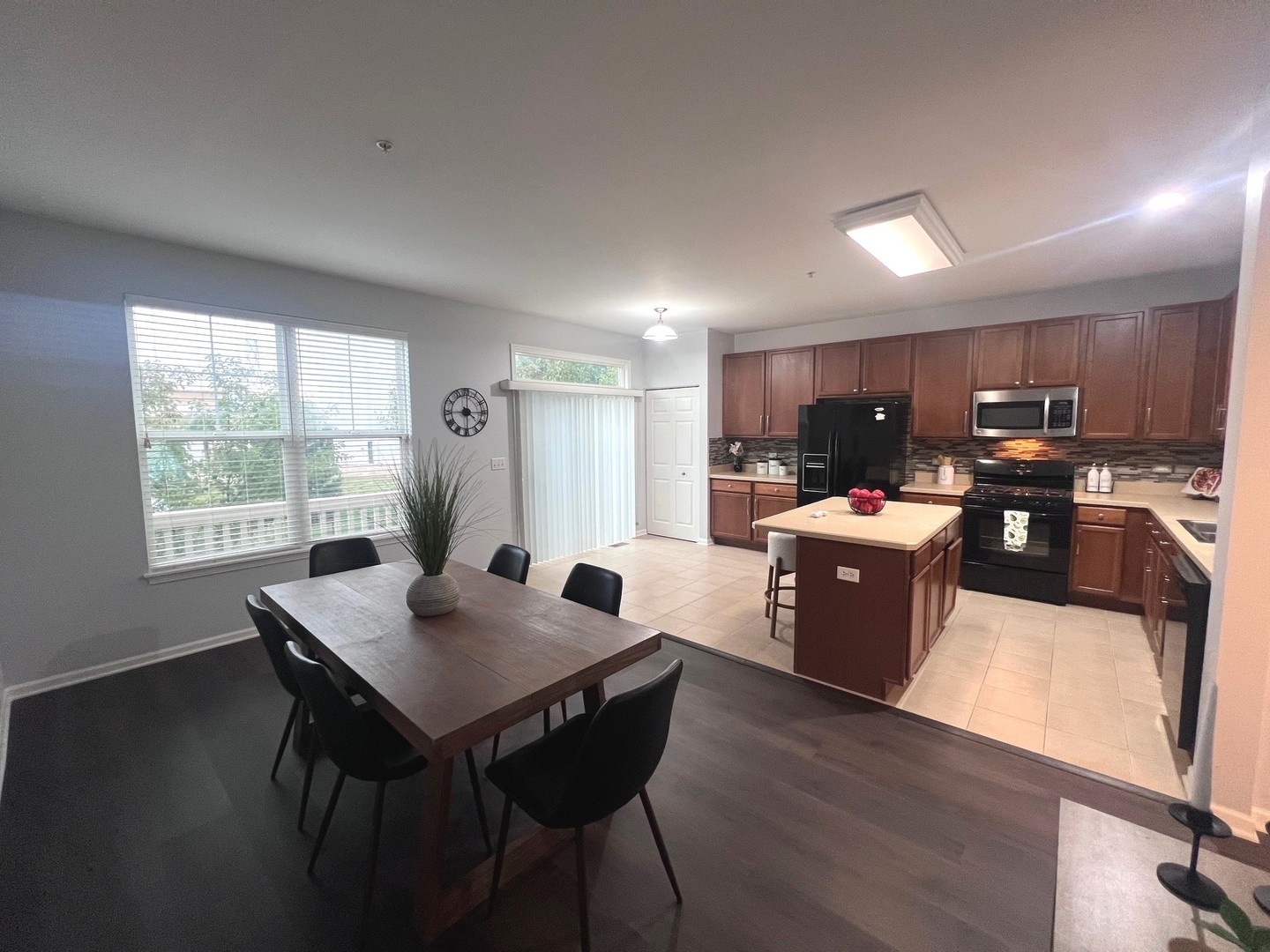 56 Veneto Court Streamwood, IL 60107 - Photo 13 of 54