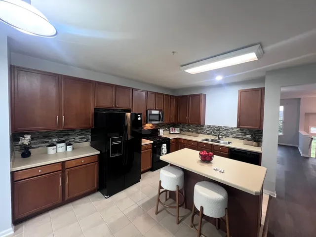 $375,000 | 56 Veneto Court, Streamwood, IL 60107