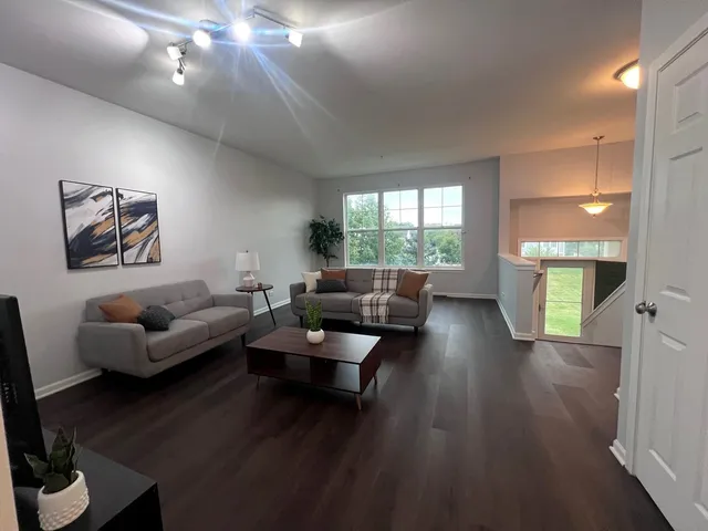 $375,000 | 56 Veneto Court, Streamwood, IL 60107