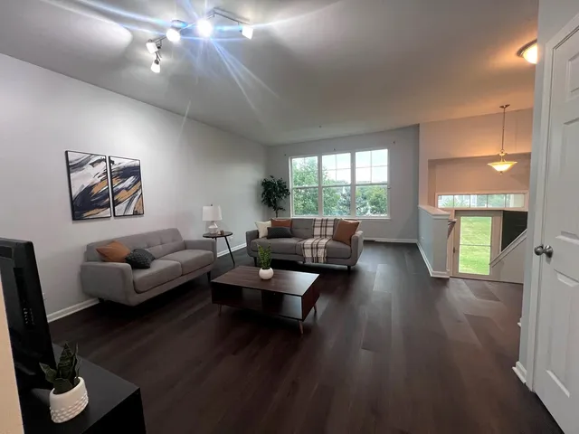 $375,000 | 56 Veneto Court, Streamwood, IL 60107