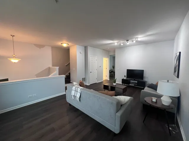 $375,000 | 56 Veneto Court, Streamwood, IL 60107