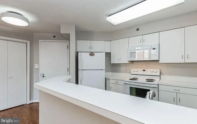 $3,000 | 1230 23rd Street Northwest, Unit 818, Washington, DC 20037