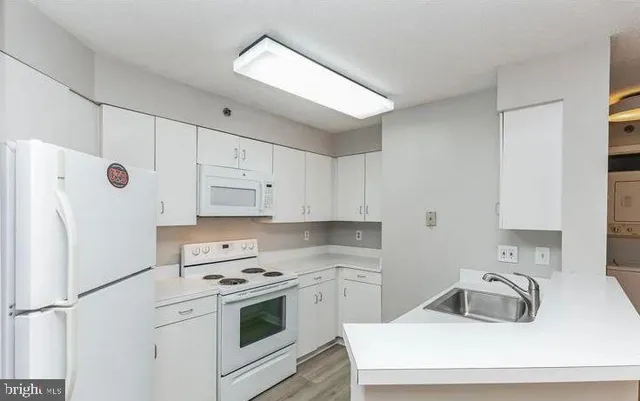 $3,000 | 1230 23rd Street Northwest, Unit 818, Washington, DC 20037