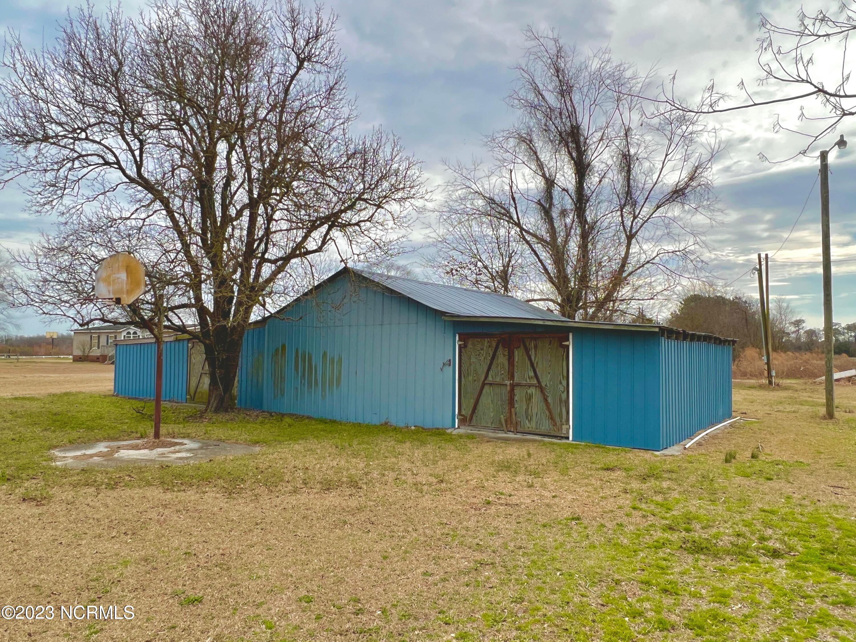 942 Piney Grove Road Deep Run, NC 28525 - Photo 5 of 21 326788887_578980807217415_87921011753799