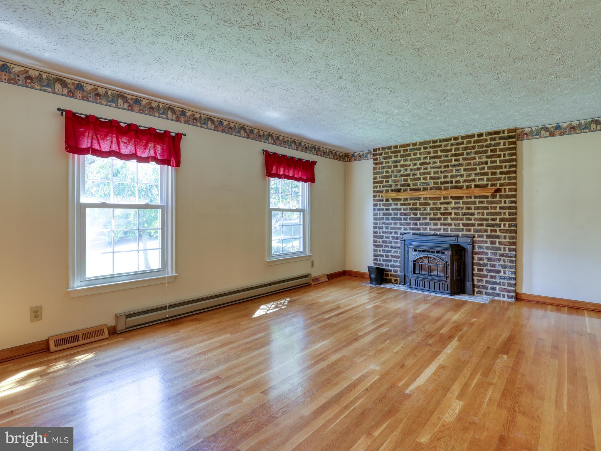 104 Forest Ridge Road Winchester, VA 22602 - Photo 4 of 46 Light filled Living room