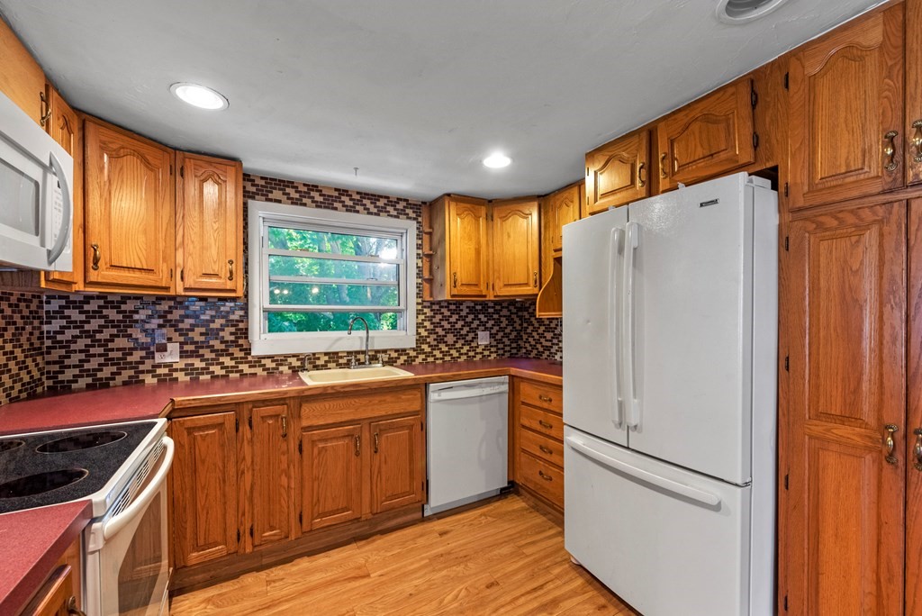 41 Spring Street Stoneham, MA 02180 - Photo 28 of 37