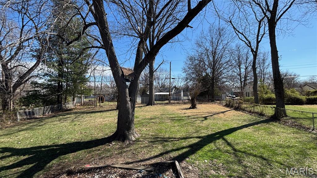 204 Tay Road St. Louis, MO 63137 - Photo 15 of 16