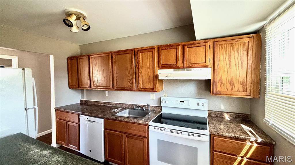 204 Tay Road St. Louis, MO 63137 - Photo 2 of 16