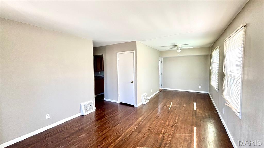 204 Tay Road St. Louis, MO 63137 - Photo 4 of 16