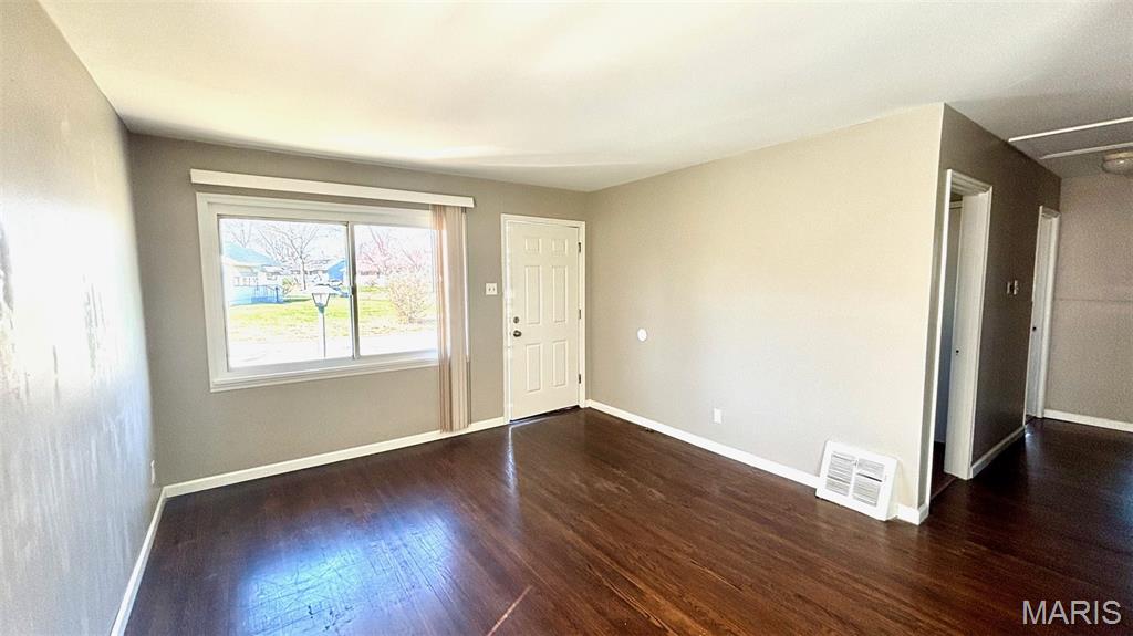 204 Tay Road St. Louis, MO 63137 - Photo 5 of 16