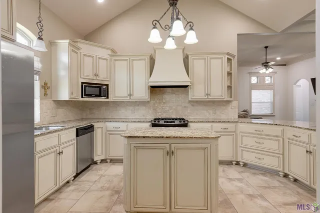 $2,625 | 100 Flora Springs, Youngsville, LA 70592